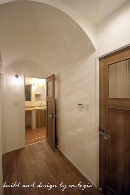 洞窟のような廊下