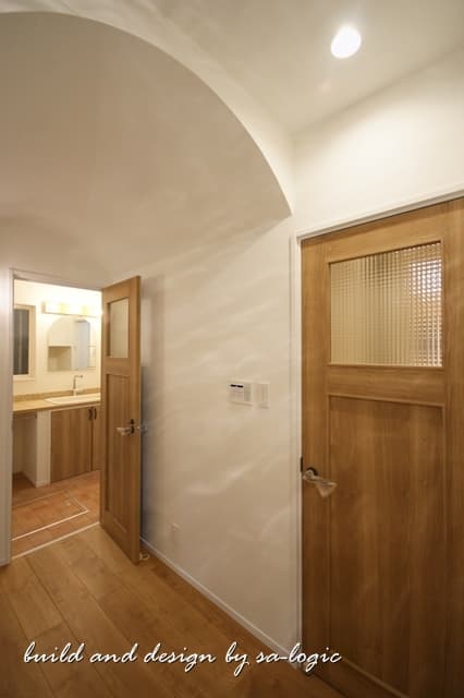 洞窟のような廊下