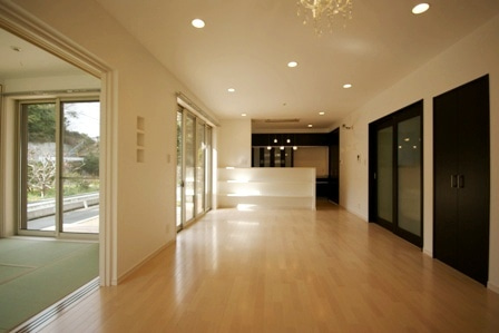 徳島県で家を建てるならサーロジック-モダンリビング：和室つき