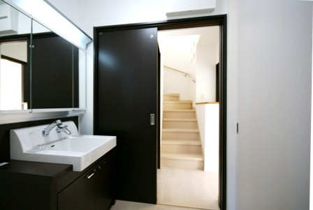 徳島県で家を建てるならサーロジック-モダン色の洗面化粧台