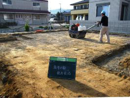 徳島県で家を建てるならサーロジック-基礎工事：床付け転圧状況