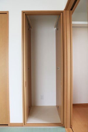 徳島県で家を建てるならサーロジック-軸回し扉