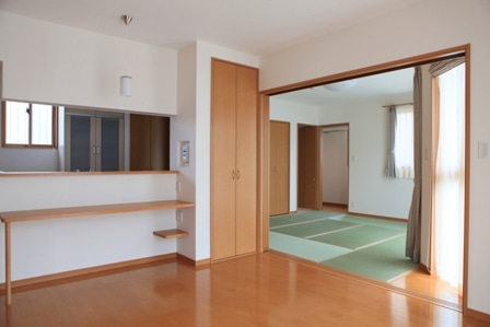 徳島県で家を建てるならサーロジック-リビングにパソコン置き場