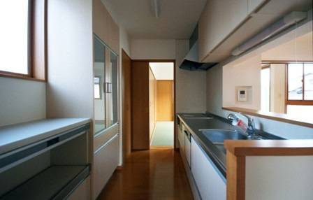 徳島県で家を建てるならサーロジック-台所からすぐ和室へ