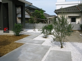 徳島県で家を建てるならサーロジック-砂利敷き途中