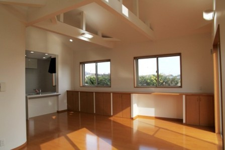 徳島県で家を建てるならサーロジック-傾斜天井とロフトのある平屋