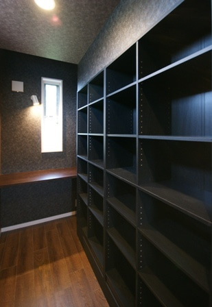 徳島県で家を建てるならサーロジック-書斎　オーダー本棚