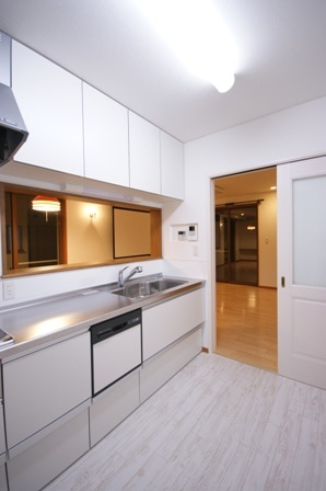 徳島県で家を建てるならサーロジック-ホワイトキッチン