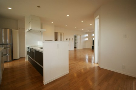 徳島県で家を建てるならサーロジック-和室よりキッチン側