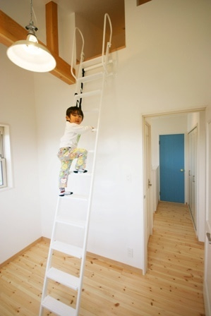 徳島県で家を建てるならサーロジック-ロブト階段