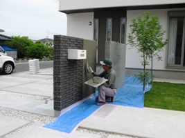 徳島県で家を建てるならサーロジック-外構壁塗り