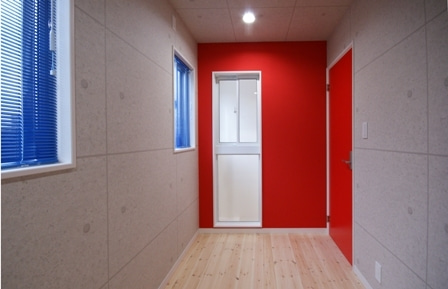 徳島県で家を建てるならサーロジック-ビビッドカラーの書斎