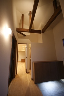 徳島県で家を建てるならサーロジック-吹抜け玄関ホール