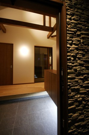 徳島県で家を建てるならサーロジック-ピクチャーウィンドウ　石貼外壁