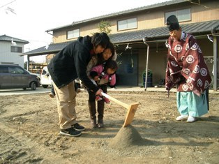 徳島県で家を建てるならサーロジック-鍬入れ