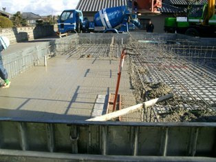 徳島県で家を建てるならサーロジック-コンクリート流し込み