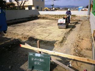 徳島県で家を建てるならサーロジック-床付け面 転圧状況
