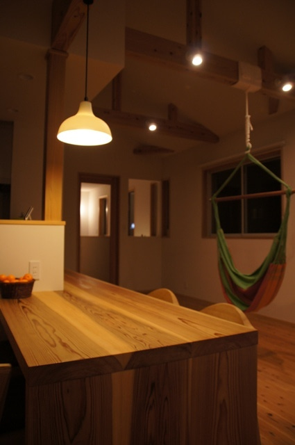 徳島県で家を建てるならサーロジック-キッチン一体型大テーブル