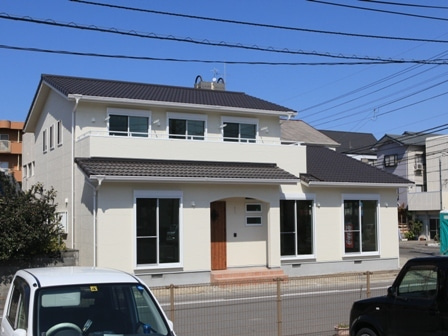 徳島県で家を建てるならサーロジック-洋風二世帯住宅