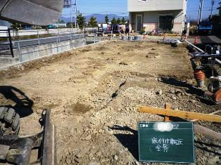 徳島県で家を建てるならサーロジック-床付け面 転圧完了全景