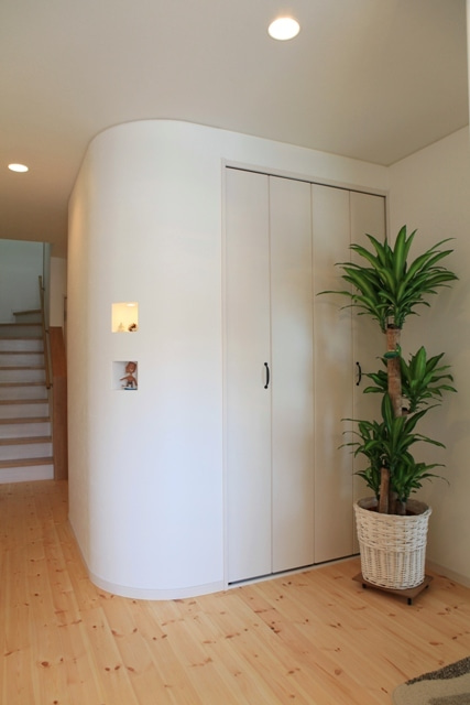 徳島県で家を建てるならサーロジック-玄関ホール