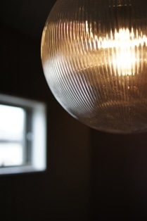 徳島県で家を建てるならサーロジック-ガラス照明