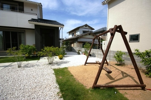 徳島県で家を建てるならサーロジック-木製ブランコ