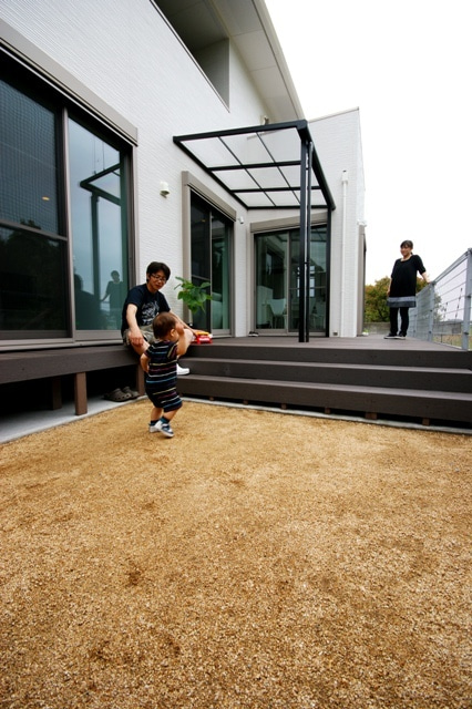 徳島県で家を建てるならサーロジック-ウッドデッキ用人工木材