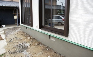 徳島県で家を建てるならサーロジック-基礎刷毛引き