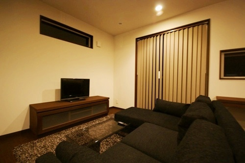 徳島県で家を建てるならサーロジック-リビングテーブル