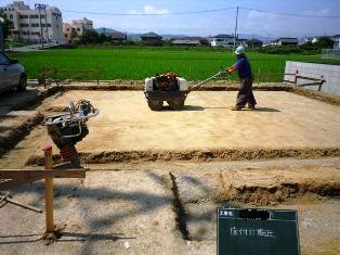 徳島県で家を建てるならサーロジック-基礎転圧