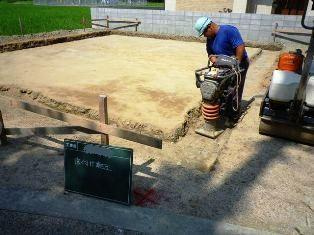 徳島県で家を建てるならサーロジック-基礎転圧