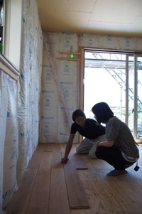 徳島県で家を建てるならサーロジック-大工さんと打ち合わせ