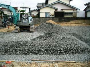 徳島県で家を建てるならサーロジック-砕石基礎2層目