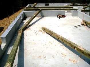 徳島県で家を建てるならサーロジック-土台敷き