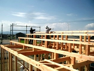 徳島県で家を建てるならサーロジック-棟上げ