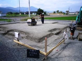 徳島県で家を建てるならサーロジック-基礎転圧