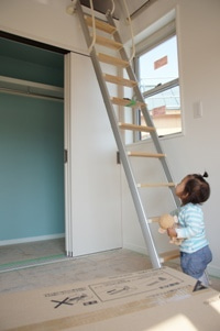 徳島県で家を建てるならサーロジック-ロフト階段