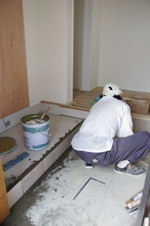 徳島県で家を建てるならサーロジック-玄関タイル工事