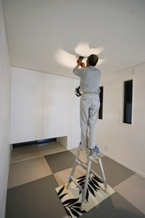 徳島県で家を建てるならサーロジック-照明器具取り付け