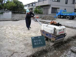 徳島県で家を建てるならサーロジック-基礎転圧