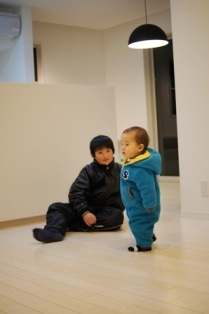 徳島県で家を建てるならサーロジック-ホワイトフローリングにて