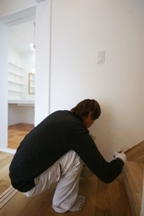 徳島県で家を建てるならサーロジック-階段塗装