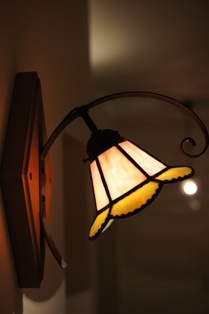 徳島県で家を建てるならサーロジック-ステンドグラスブラケットランプ