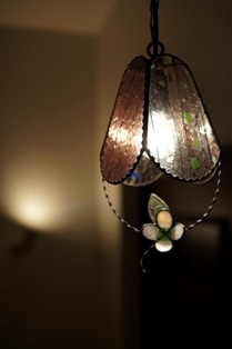 徳島県で家を建てるならサーロジック-ステンドグラスブラケットランプ