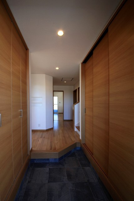 徳島県で家を建てるならサーロジック-高級な玄関