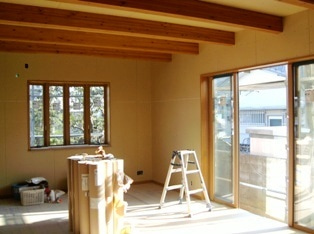 徳島県で家を建てるならサーロジック-梁見せリビング