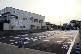 徳島県で家を建てるならサーロジック-駐車場アスファルト