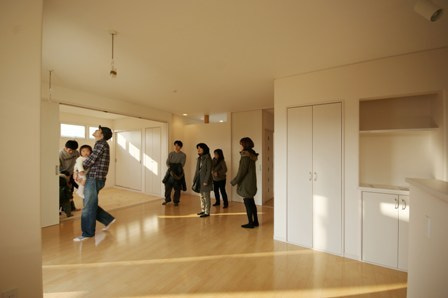 徳島県で家を建てるならサーロジック-見学会にお友達