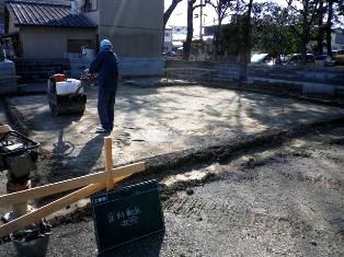 徳島県で家を建てるならサーロジック-基礎転圧